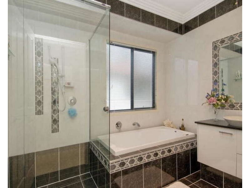 37 Royal Links Drive, Robina QLD 4226