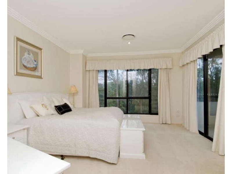 37 Royal Links Drive, Robina QLD 4226