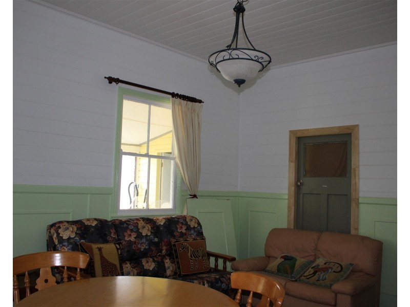 68 Scott Street, Tenterfield NSW 2372