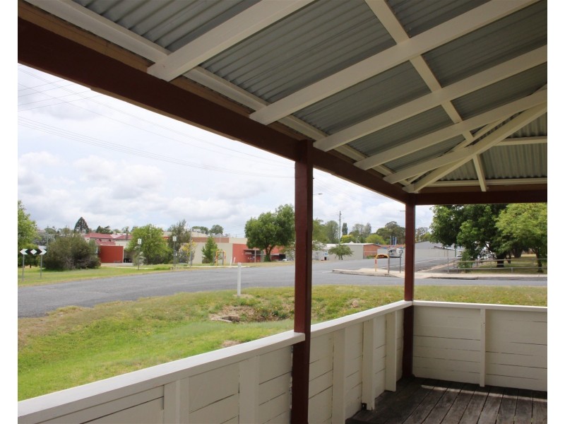 68 Scott Street, Tenterfield NSW 2372
