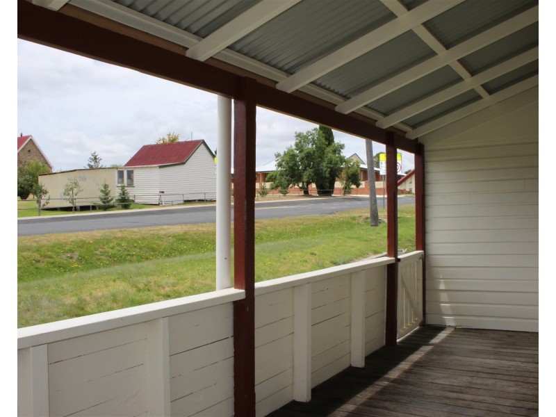 68 Scott Street, Tenterfield NSW 2372