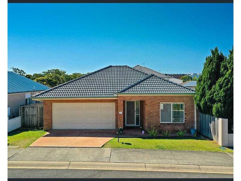 5 Grenada Court, Varsity Lakes QLD 4227