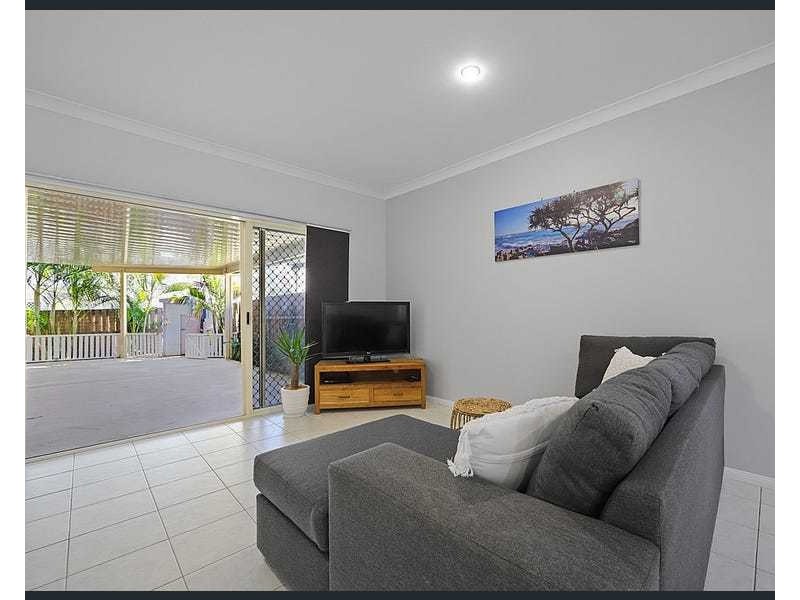 5 Grenada Court, Varsity Lakes QLD 4227