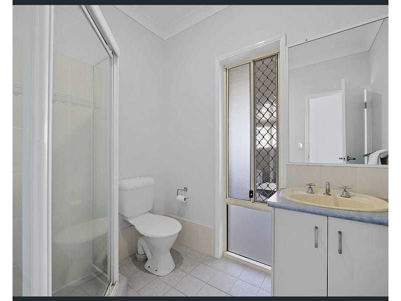 5 Grenada Court, Varsity Lakes QLD 4227