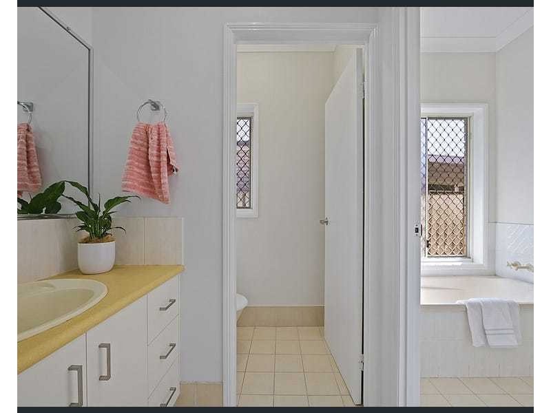 5 Grenada Court, Varsity Lakes QLD 4227