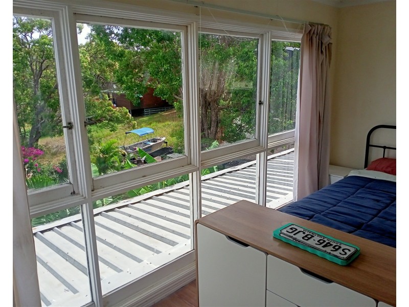 11 Camena Street, Macleay Island QLD 4184