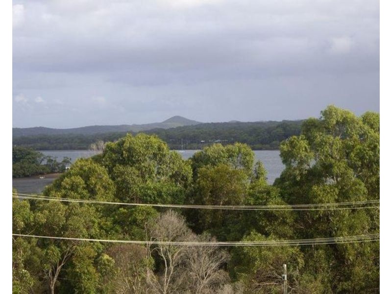 11 Camena Street, Macleay Island QLD 4184
