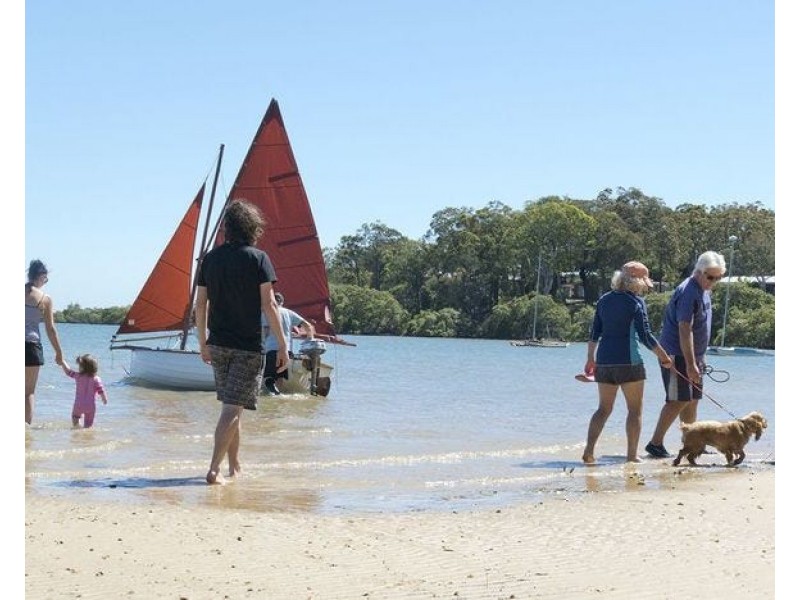 11 Camena Street, Macleay Island QLD 4184