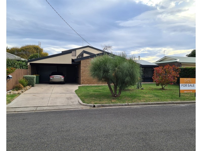8  Endeavour Court, Lakes Entrance VIC 3909