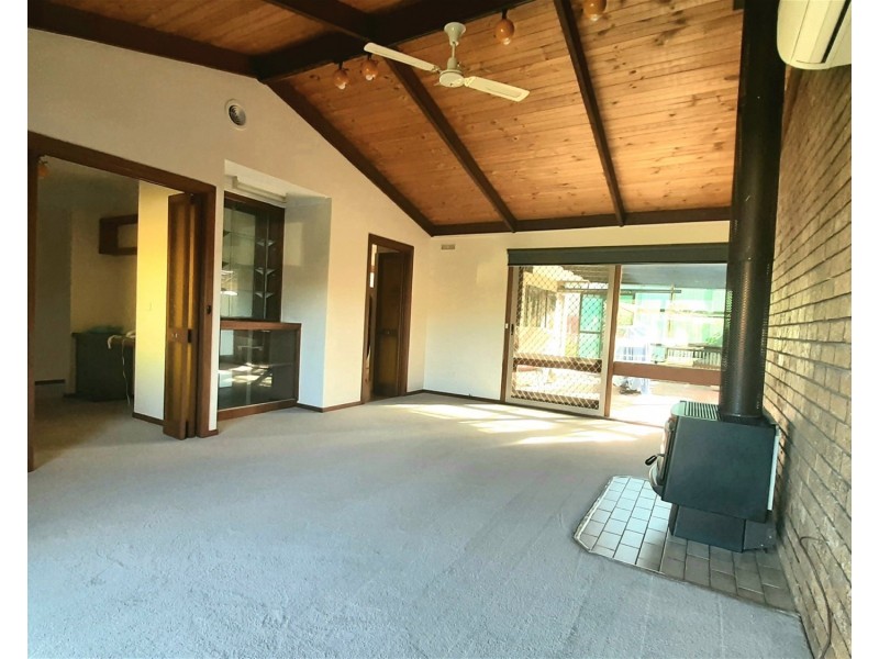 8  Endeavour Court, Lakes Entrance VIC 3909