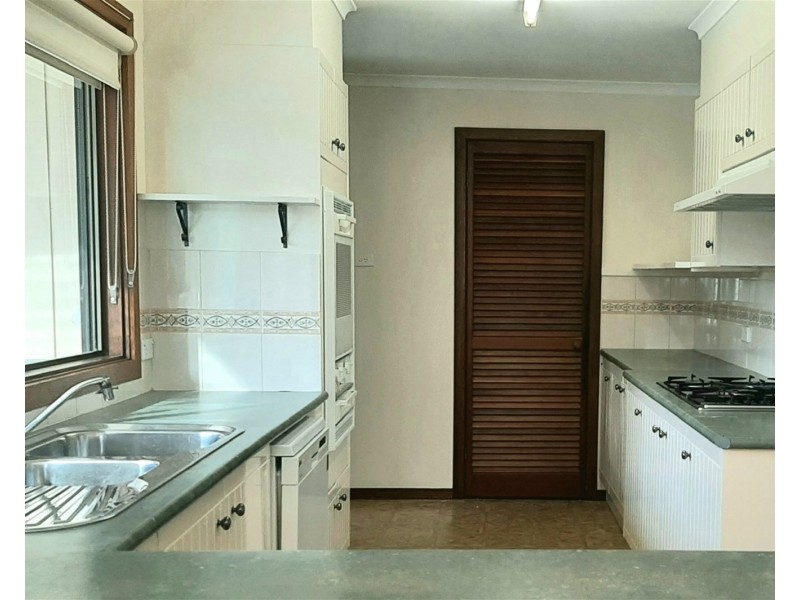 8  Endeavour Court, Lakes Entrance VIC 3909