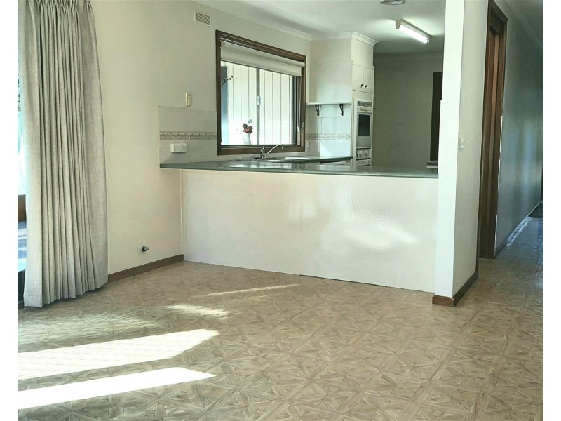 8  Endeavour Court, Lakes Entrance VIC 3909