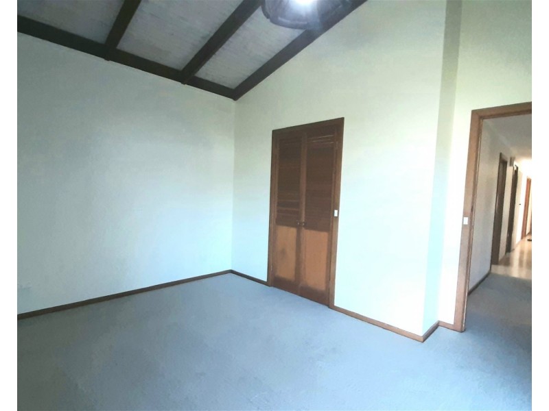 8  Endeavour Court, Lakes Entrance VIC 3909