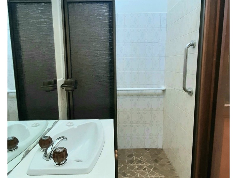 8  Endeavour Court, Lakes Entrance VIC 3909