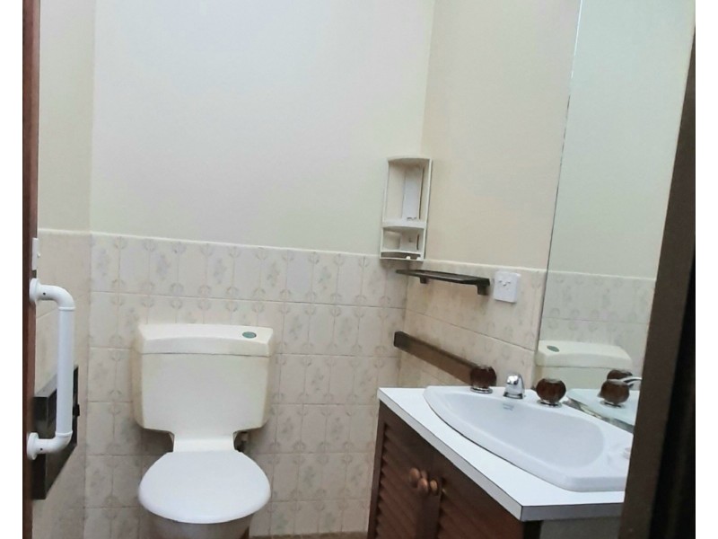 8  Endeavour Court, Lakes Entrance VIC 3909