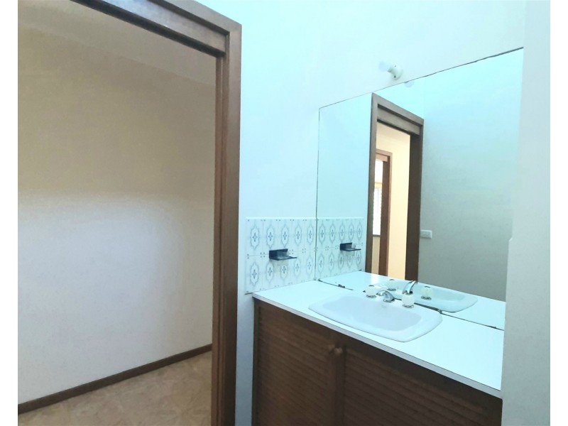 8  Endeavour Court, Lakes Entrance VIC 3909