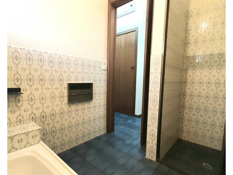 8  Endeavour Court, Lakes Entrance VIC 3909