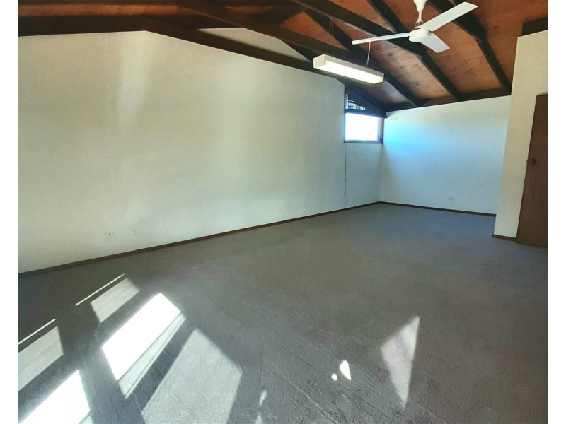 8  Endeavour Court, Lakes Entrance VIC 3909