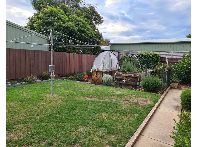 8  Endeavour Court, Lakes Entrance VIC 3909