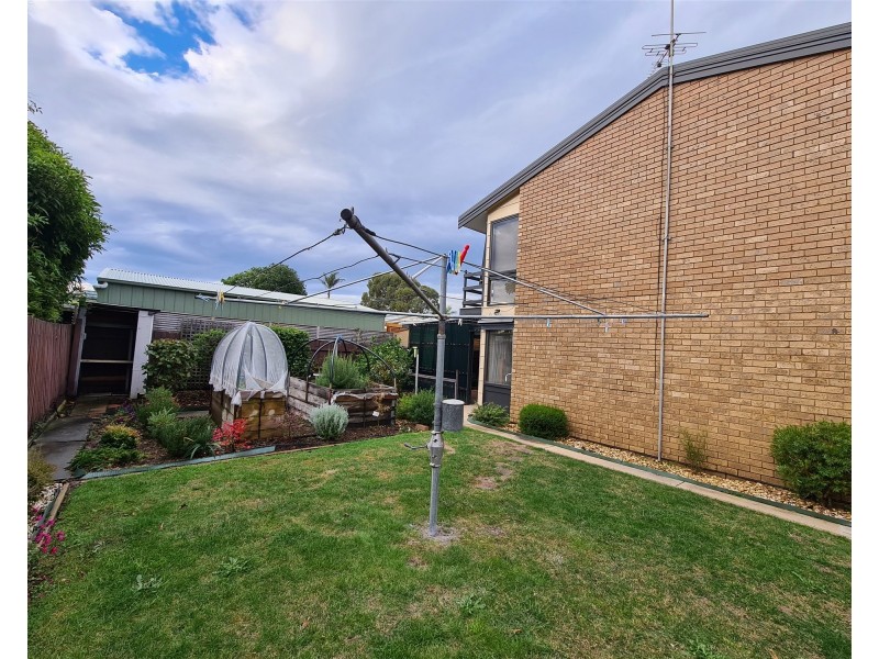 8  Endeavour Court, Lakes Entrance VIC 3909