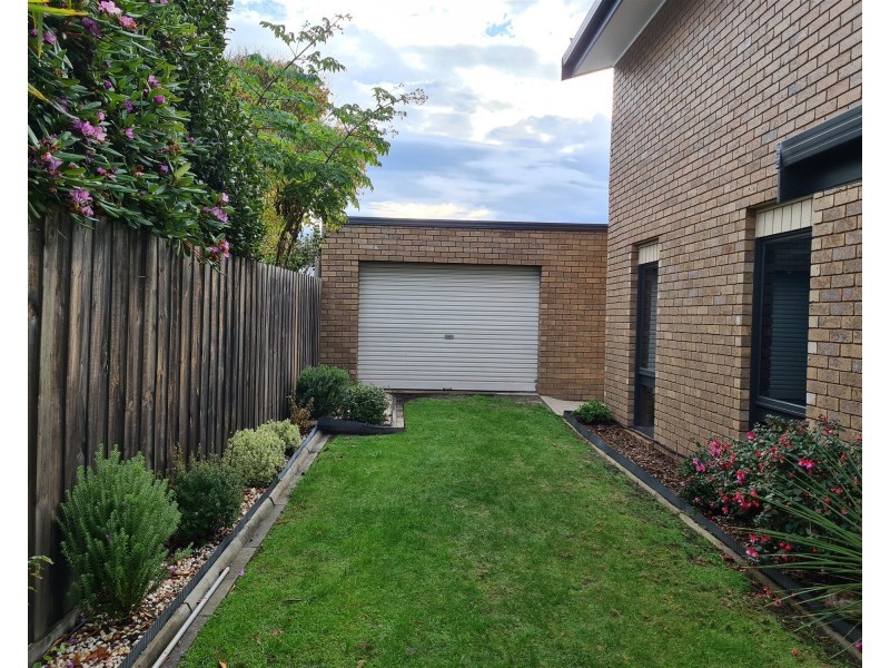 8  Endeavour Court, Lakes Entrance VIC 3909