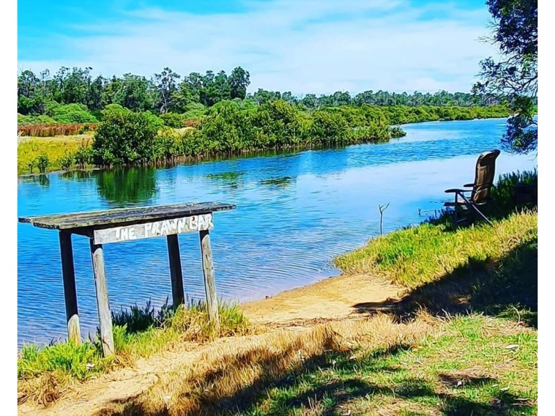 8  Endeavour Court, Lakes Entrance VIC 3909