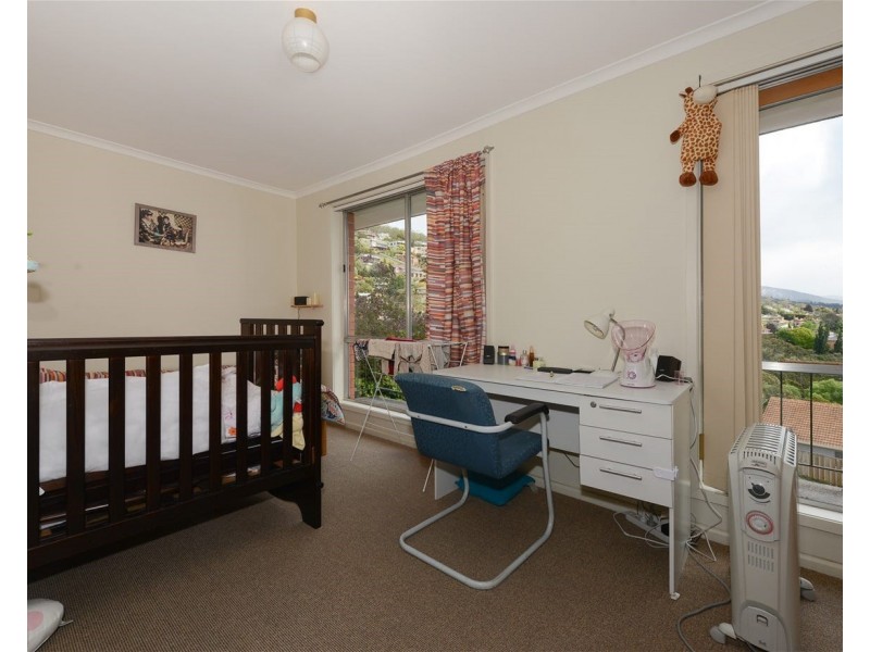 2/6 Dalkeith court, Sandy Bay TAS 7005