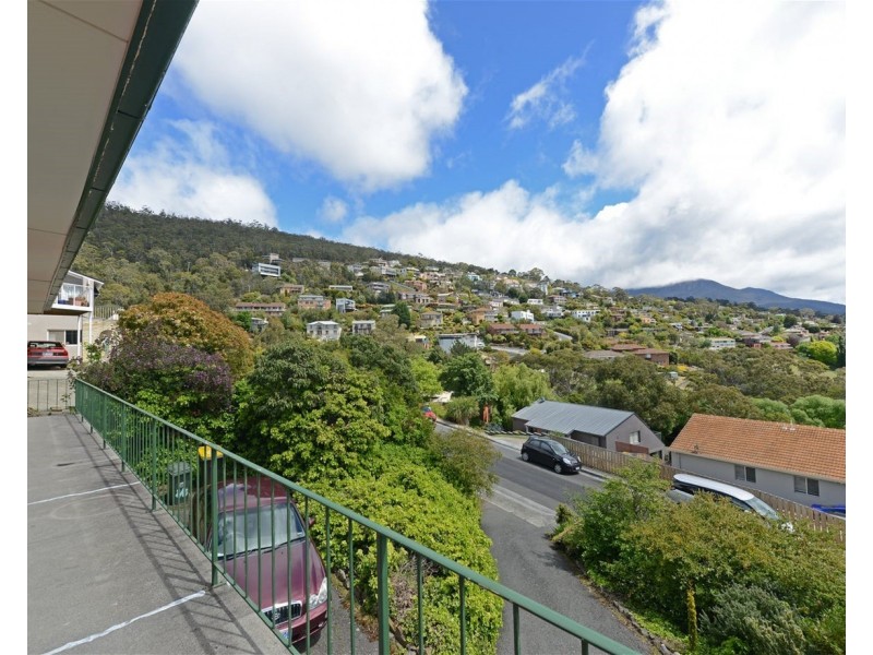 2/6 Dalkeith court, Sandy Bay TAS 7005