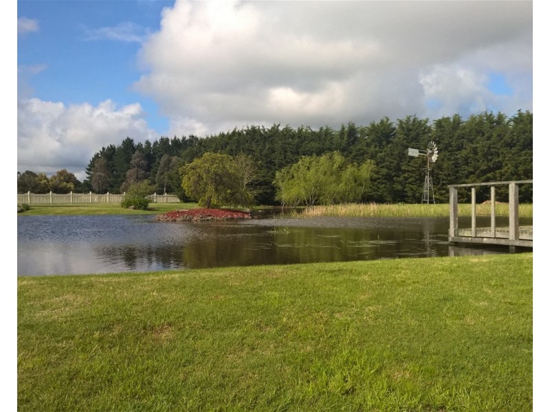 77  Leslie Road, Gisborne VIC 3437