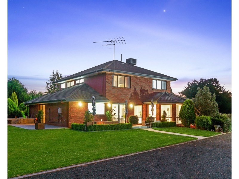 50 Captain Pearson Drive, Mickleham VIC 3064