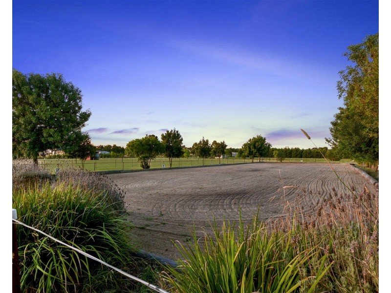 50 Captain Pearson Drive, Mickleham VIC 3064