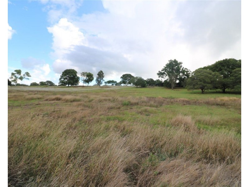 16 Nissens Lane, Childers QLD 4660