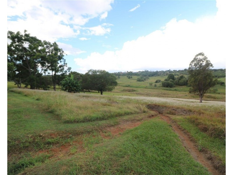 16 Nissens Lane, Childers QLD 4660