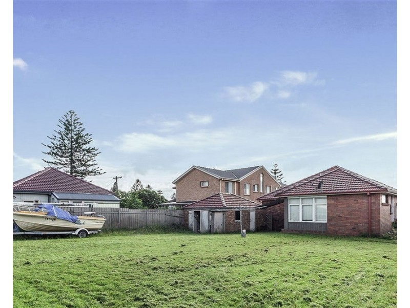 205 Mitchell Street, Stockton NSW 2295