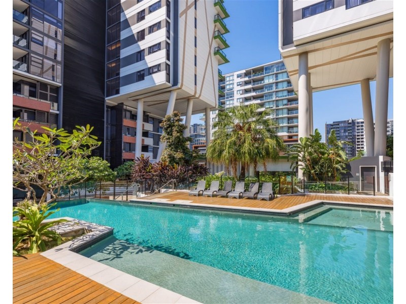 1017A/9 Edmondstone Street, South Brisbane QLD 4101