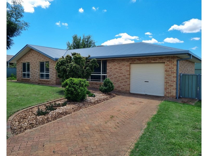 21 Thomas Tom Crescent, Parkes NSW 2870