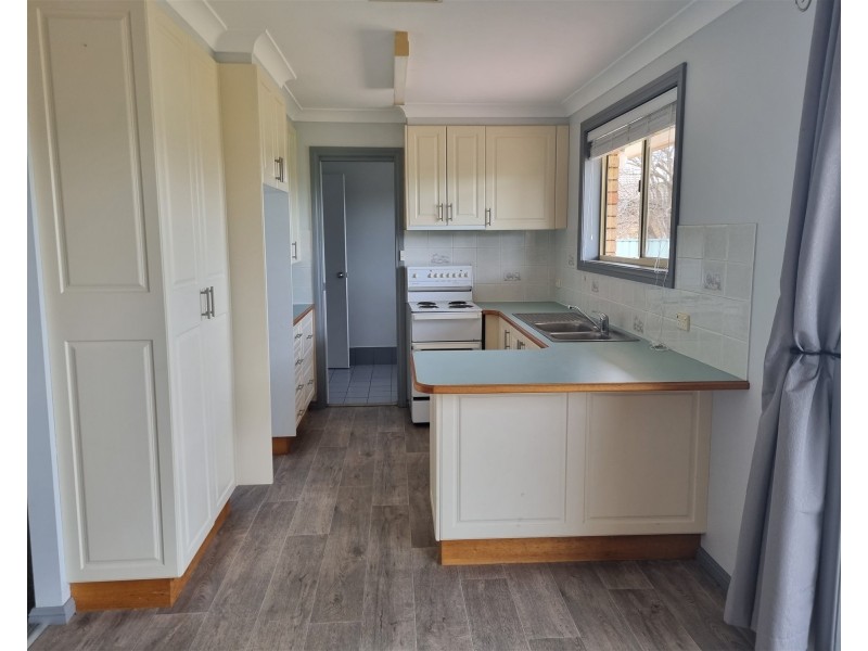 21 Thomas Tom Crescent, Parkes NSW 2870