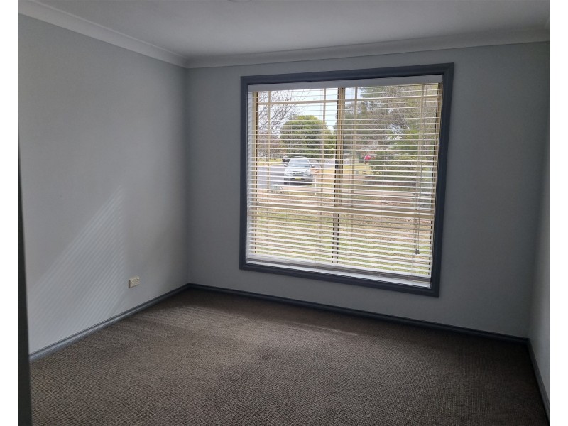 21 Thomas Tom Crescent, Parkes NSW 2870