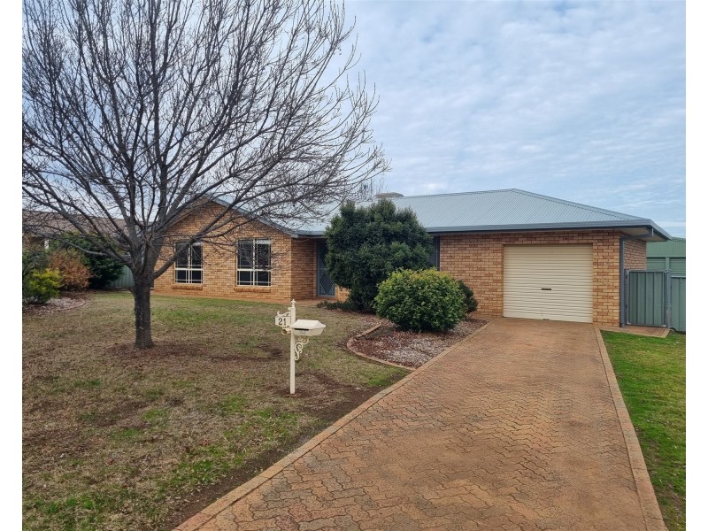 21 Thomas Tom Crescent, Parkes NSW 2870