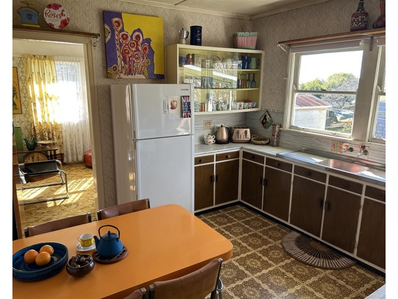 8 Fourth Avenue, Harristown QLD 4350