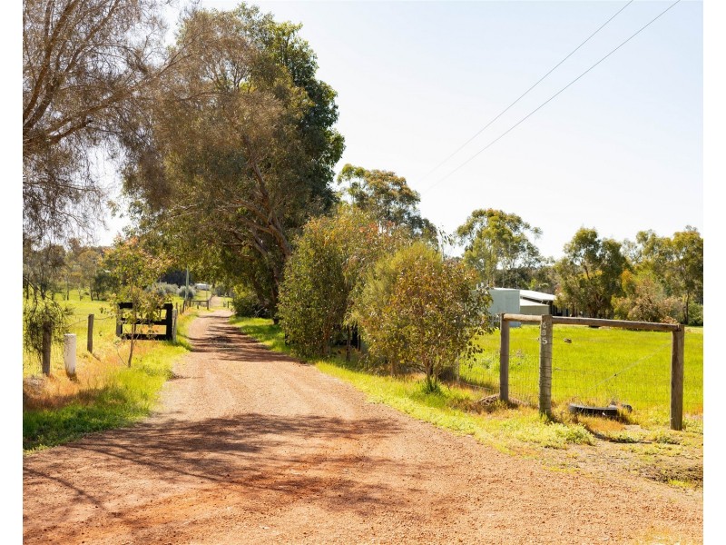 685 Stanwix Place, Wooroloo WA 6558
