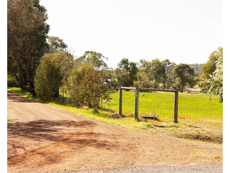 685 Stanwix Place, Wooroloo WA 6558