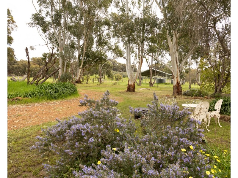 685 Stanwix Place, Wooroloo WA 6558