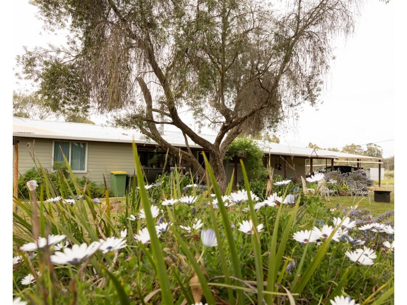 685 Stanwix Place, Wooroloo WA 6558