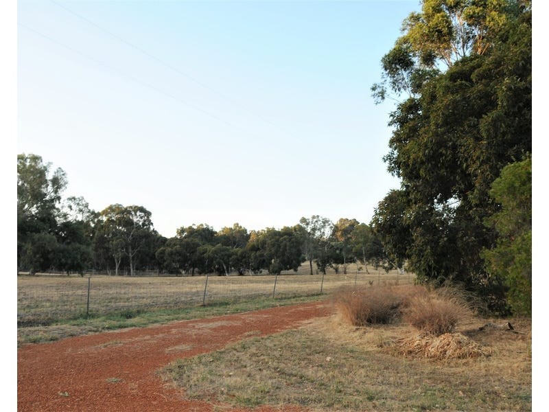 685 Stanwix Place, Wooroloo WA 6558