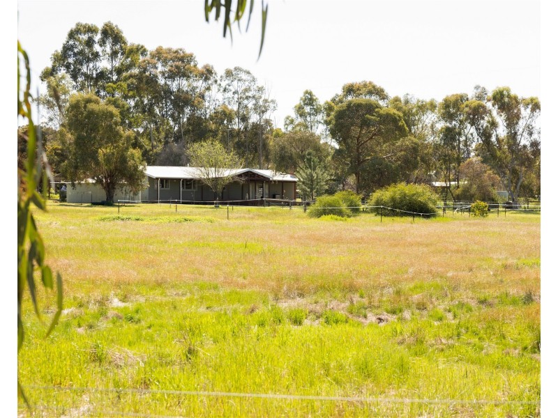 685 Stanwix Place, Wooroloo WA 6558