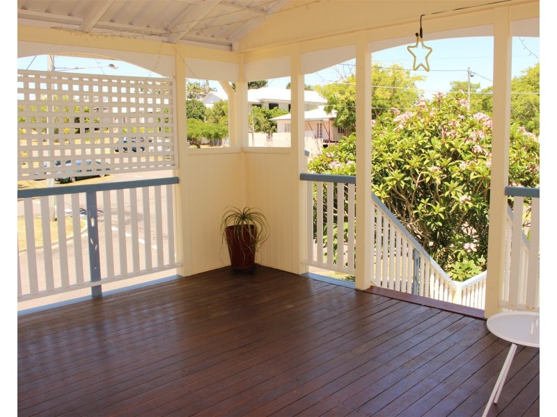 58 A Cotton St,, Shorncliffe QLD 4017