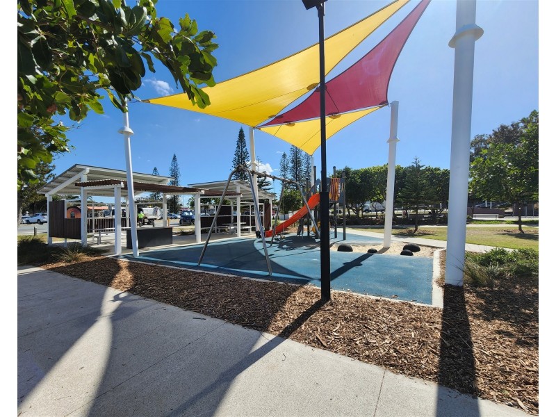 180  Hornibrook Esp., Clontarf QLD 4019