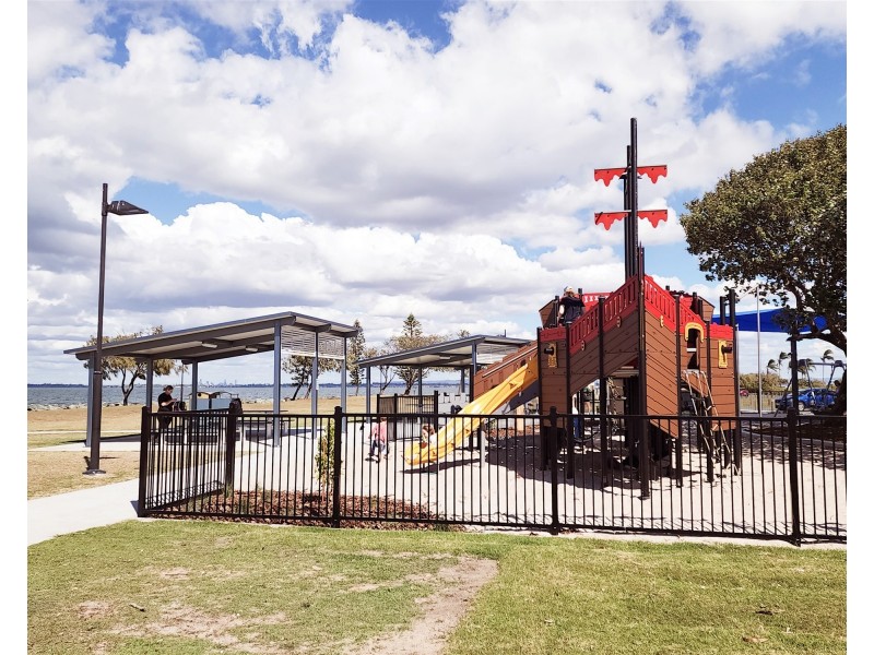 180  Hornibrook Esp., Clontarf QLD 4019