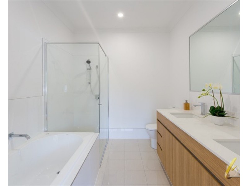 9/45  Kersley  Road, Kenmore QLD 4069